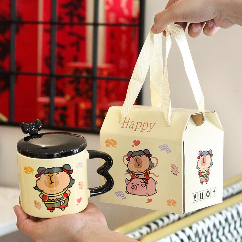 Kreativ och intressant Nezha-mugg med lock och sked med högt värde Hushållskoppar Söta keramiska koppar Vattenkopp Presentförpackningsset