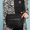 Adidas Oryginalny poliestrowy saszetka biodrowa, torba na ramię, torba crossbody, torba na ramię Unisex Czarny Adidas ED7992