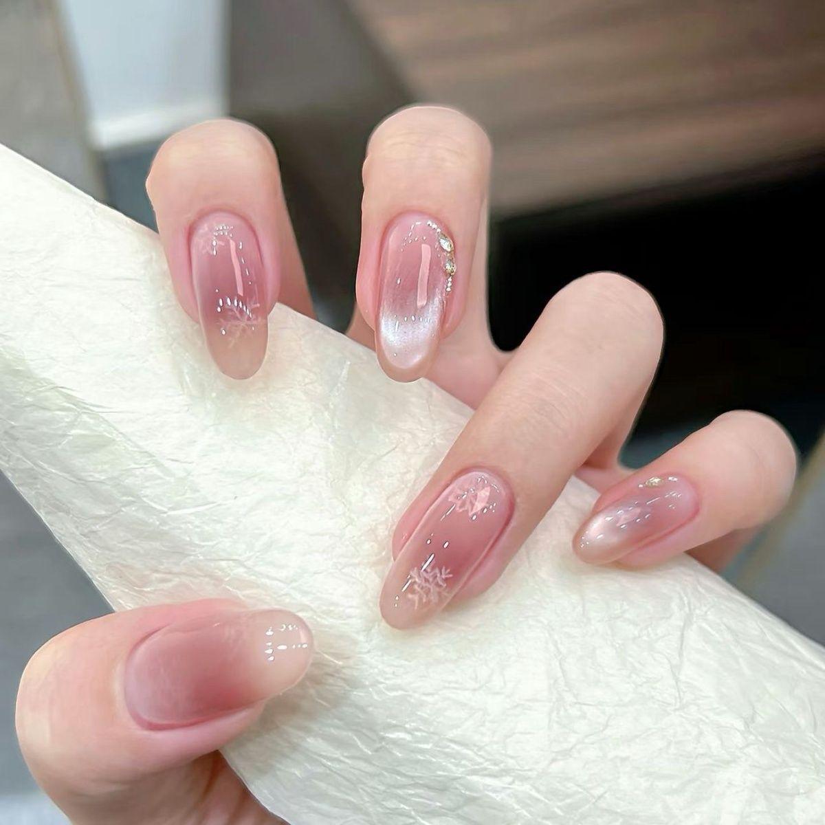Champagne Pink Snowflake Gradient Cat Eye Nail Art - Detachable & Versatile