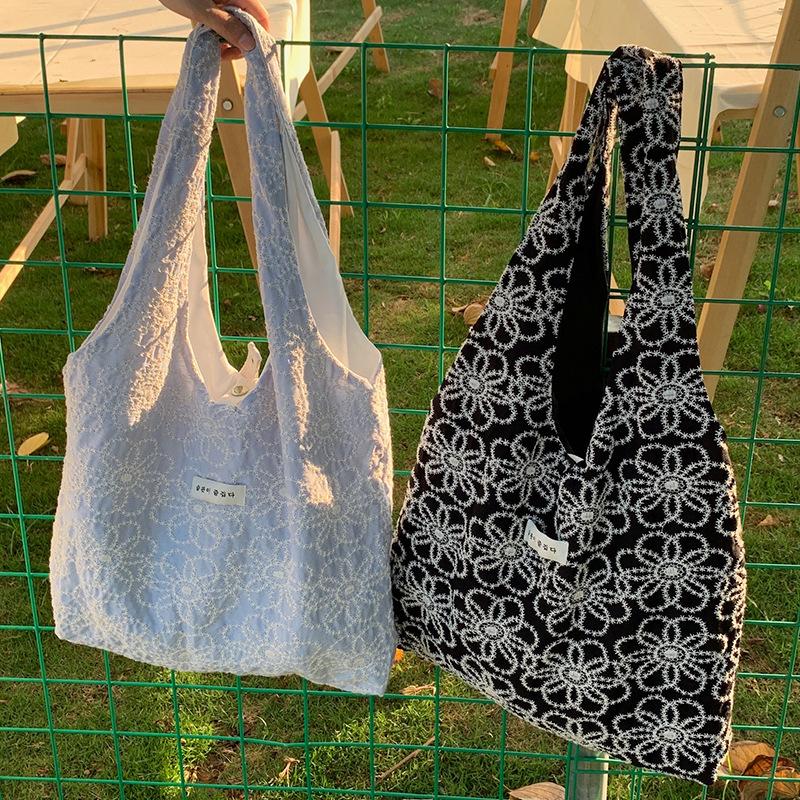 New Spring/Summer Embroidered Flower Bag with Simple and Unique DesigninsVersatile and Fashiable Vest Shopping Bag