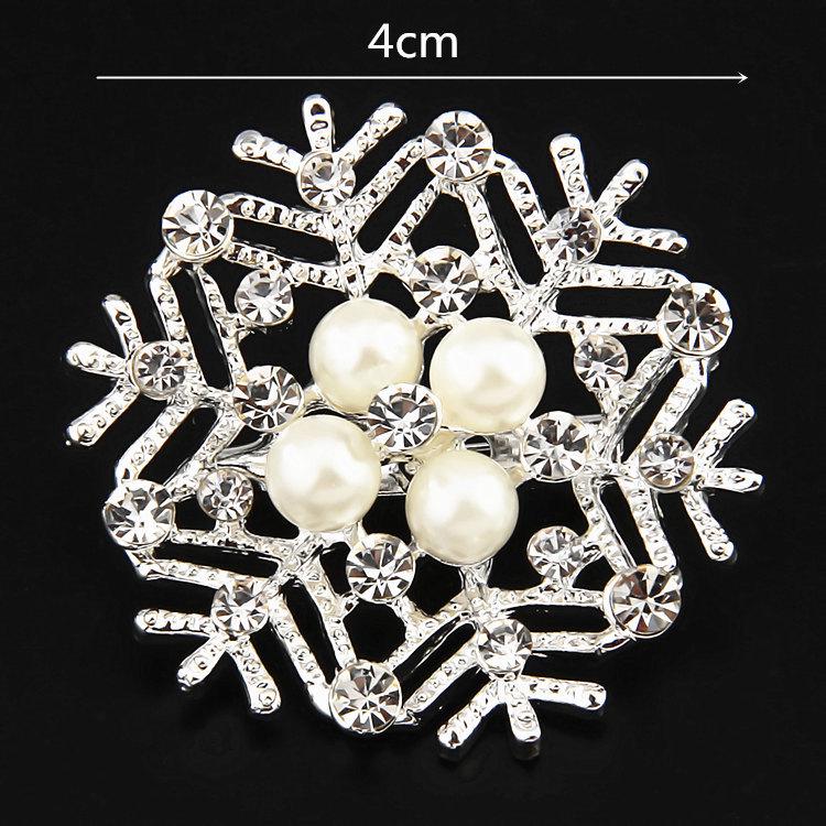 Schneeflocken-Perlen-Strass-Brosche - Modischer Revers-Anstecker und Accessoire