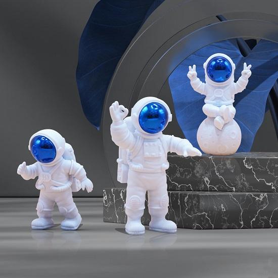 3 Pcs Astronaut Figurine Home Decor Astronaut Statue Study Office Desk Decor Showpiece Gift Decoration Accessories Outer Space PVC Sculpture