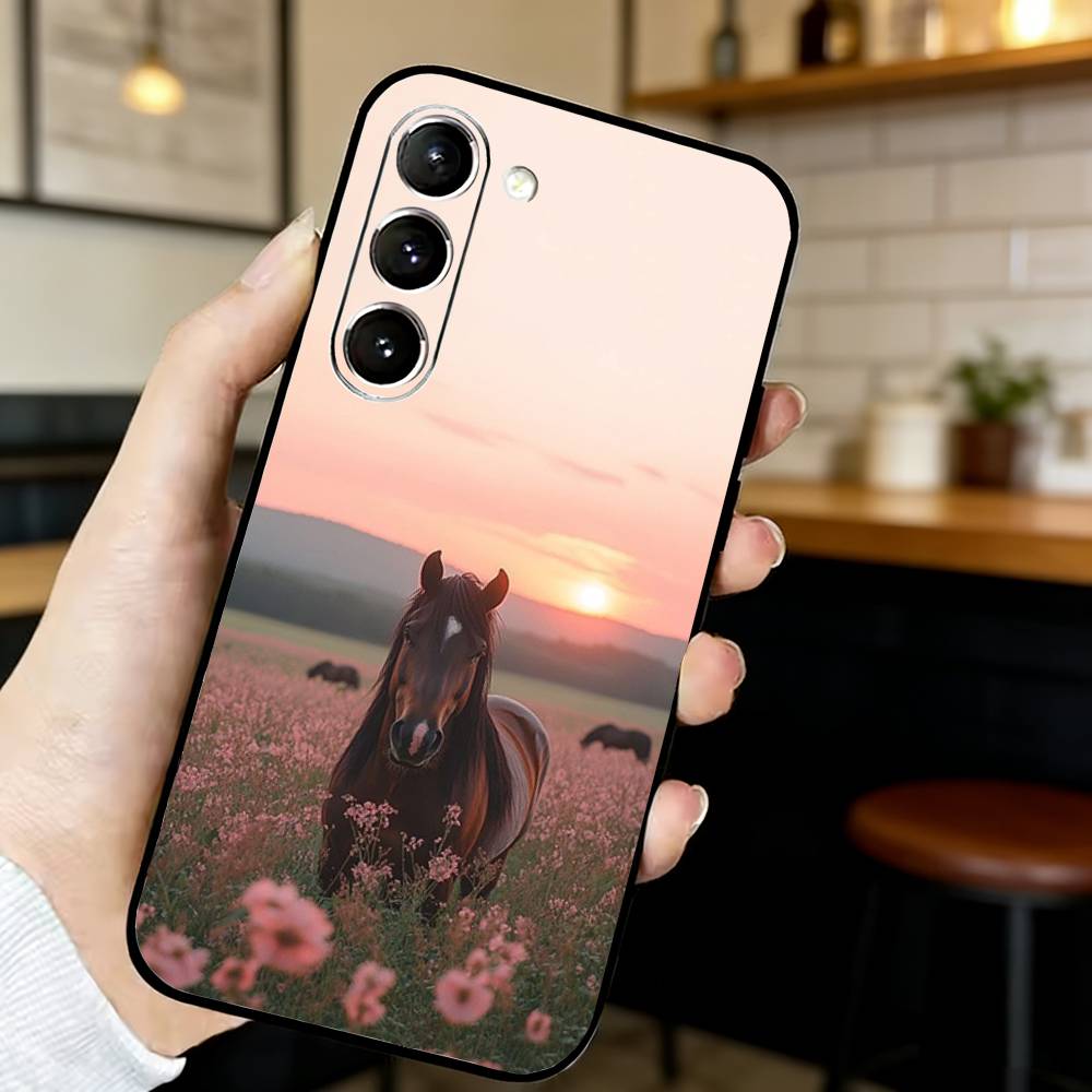 

Beautiful Elegant Brown Horses Phone Case For Samsung S24,21,22,23,30,Ultra,Plus,Fe,Lite, Black Soft Cover Samsung S23plus5G