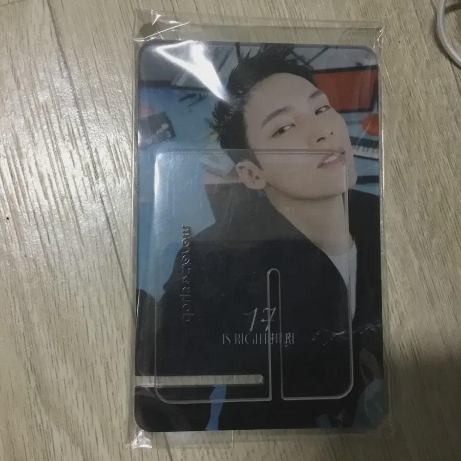 

Seventeen Мингю Акриловый Стенд 17 Здесь