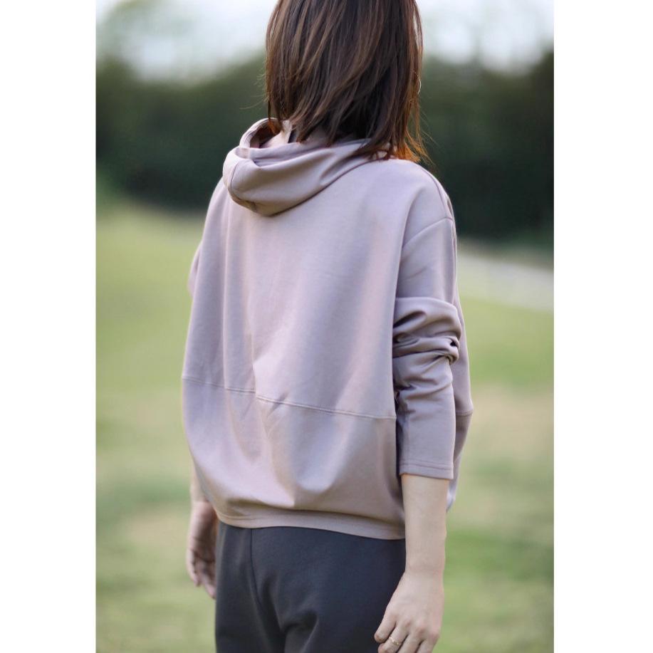 Women's Versatile Hooded Slimming Sweatshirt - Flattering, Casual Long-Sleeve Top for Spring and Autumn