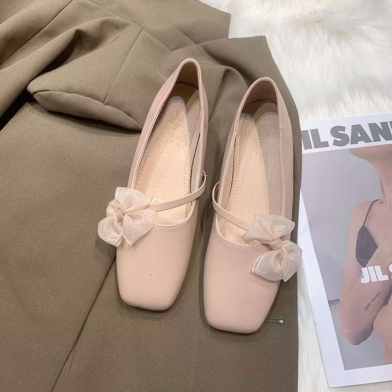 Chaussures simples pour femmes à bouche peu profonde printemps et été nouveau dentelle à bouche peu profonde tête carrée chaussures de grand-mère paresseuses avec jupe longue fond plat doux Do