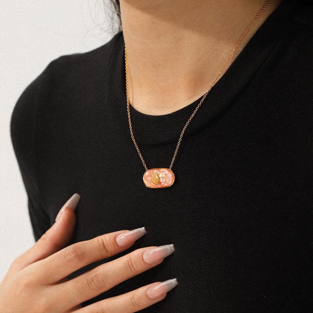 European & American Ocean-Style Stainless Steel Necklace with Epoxy Seashell Pendant for Women.
