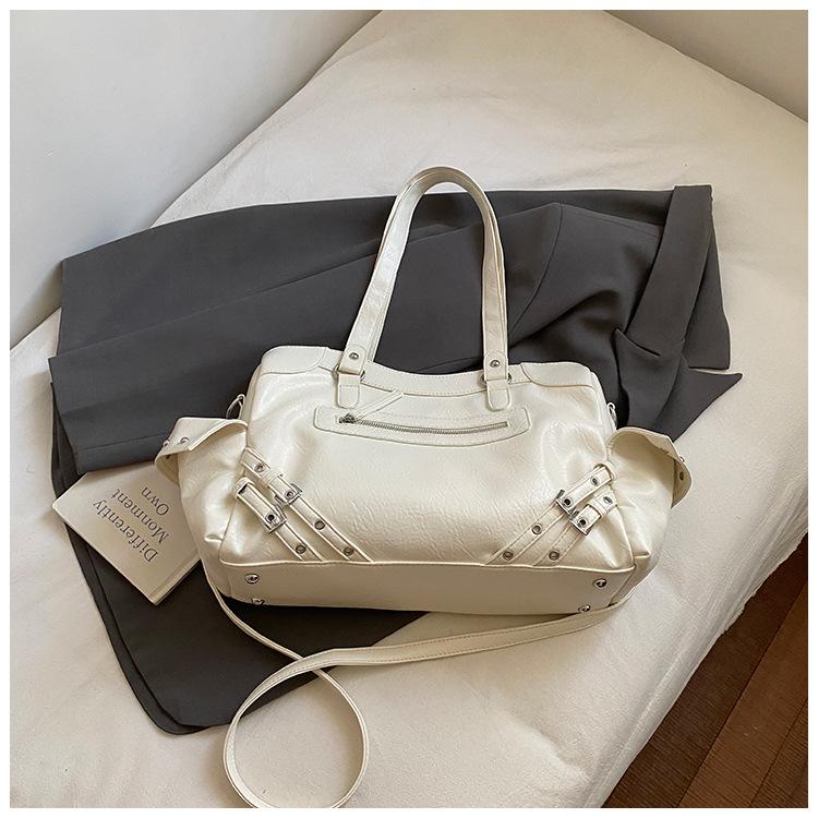 

Korean version of retro locomotive bag, high-end sense, large-capacity bag, women s 2025 new tote bag, shoulder commuter bag белый