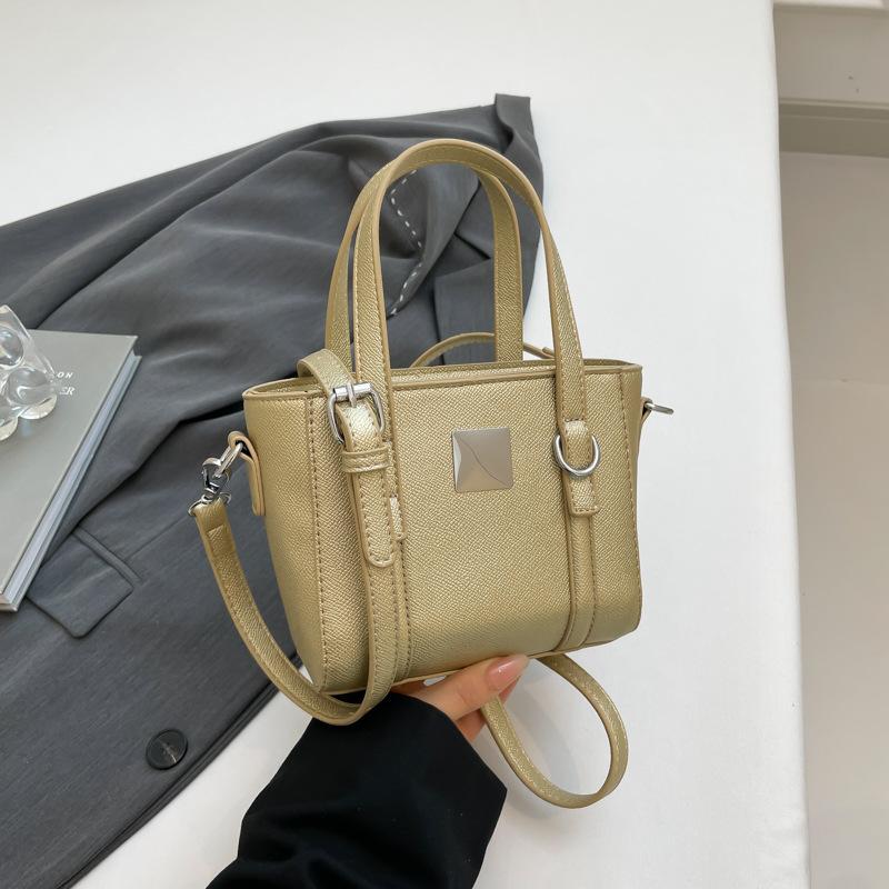 

Korean version of trendy bucket bag women s 2025 summer new niche simple foreign style fashion single shoulder high value messenger bag золотой