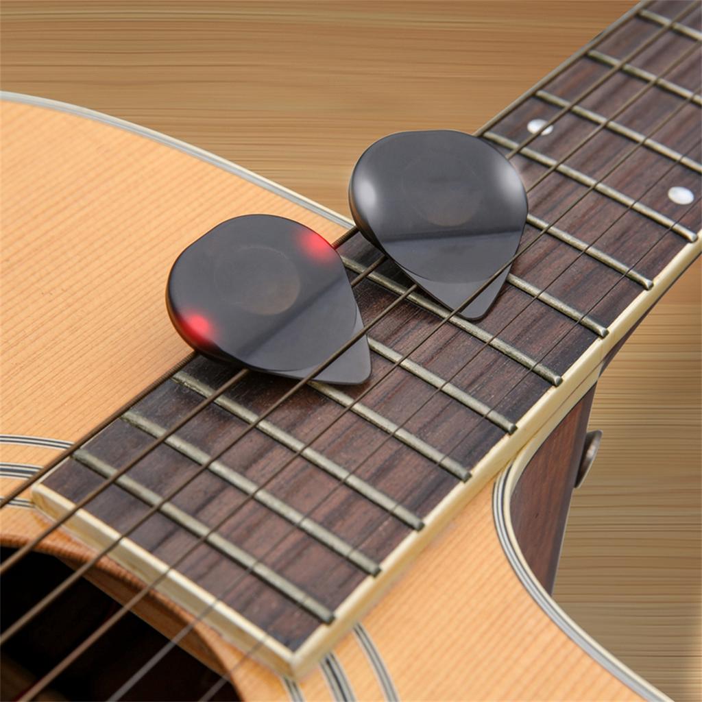 Guitar Picks 1 Pcs with High-Sensitivity LED Light Musical Instrument Glowing Plectrum Non-Slip for Bass Electric Guitarists