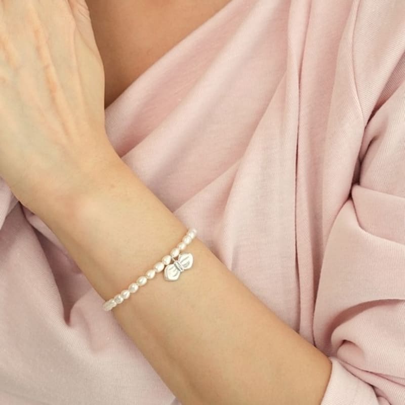 BELLOOGGI Bold Ribbon Pearl Bracelet