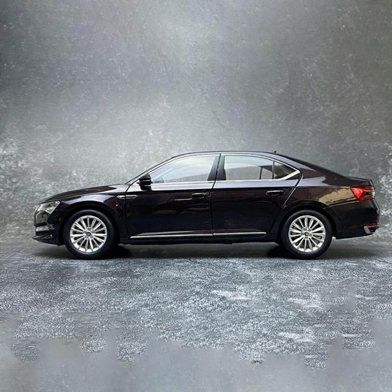 AAAIX1 Diecast 1/18 Scale Model Car Skoda NEW SUPERB Alloy Car Model Skoda Play Vehicles SUPERBToys for Boys Original Box