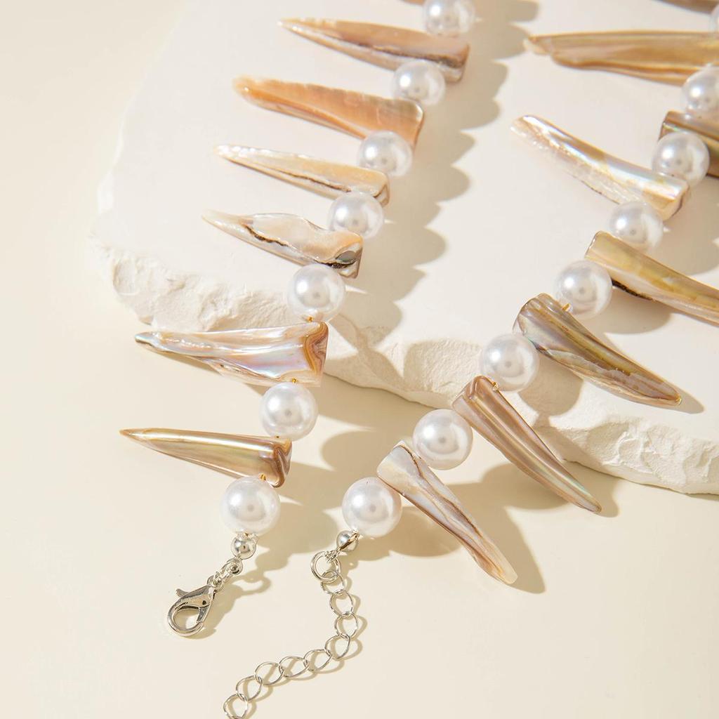 Cross Border Fashion Creativity Between Europe and America, Acrylic Ivory Imitation Pearl Necklace, Women's Jewelry, Niche Exquisite Necklace