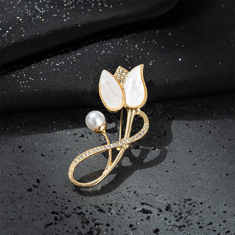 Elegant Korean-Style Flower Brooch: Versatile Fashion Accessory In Alloy