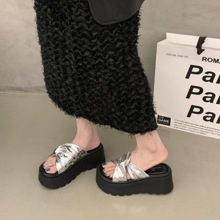 French thick-soled heightening slippers for women's summer wear 2025 new high-end fairy with skirt vacation cool slippers