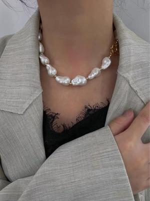 French Retro Irregular Necklace Design with OT Buckle Versatile Collar Chain
