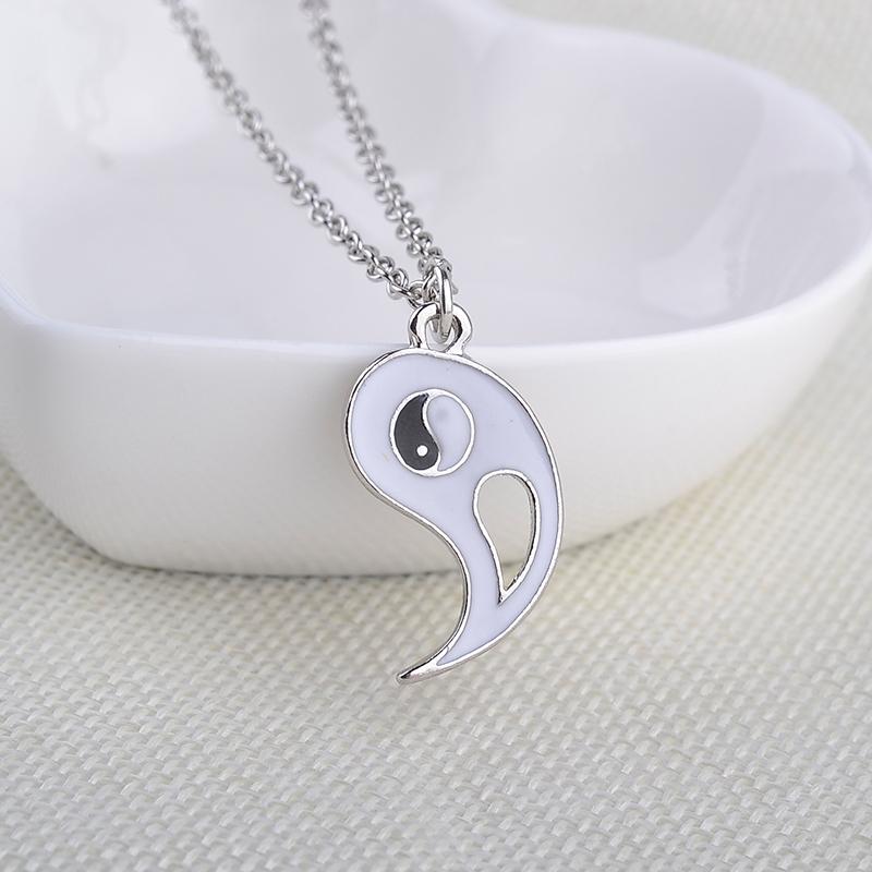 2Pcs/Set Yin Yang Taiji Bagua Puzzle Pendant Necklace Black White Couple Lovers Pendant Valentine's Day Gift