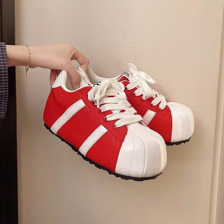 Retro bequeme flache Damen Herbst neue vielseitige höhenerhöhende weiße Schuhe Shell Head Freizeitschuhe