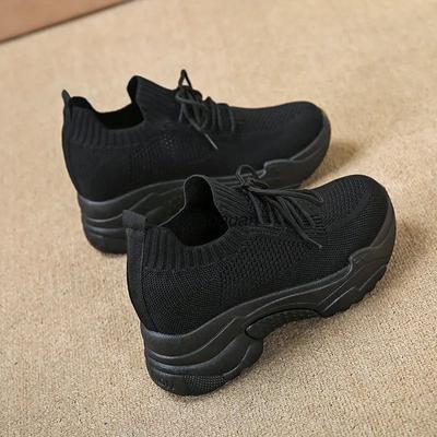 Ukryte obcasy białe damskie modne oddychające siateczkowe trampki na platformie buty na powierzchnię 2024 nowe grube obuwie na spodzie okrągła głowa