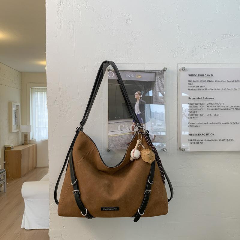 Niche backpack women's autumn and winter new retro shoulder bag large-capacity commuter messenger bag