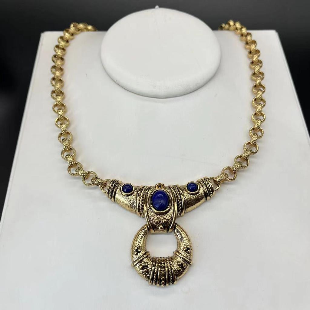 Vintage Vintage Premium French Buckle Earrings Medieval Zircon Pendant Earrings Necklace Set Jewelry