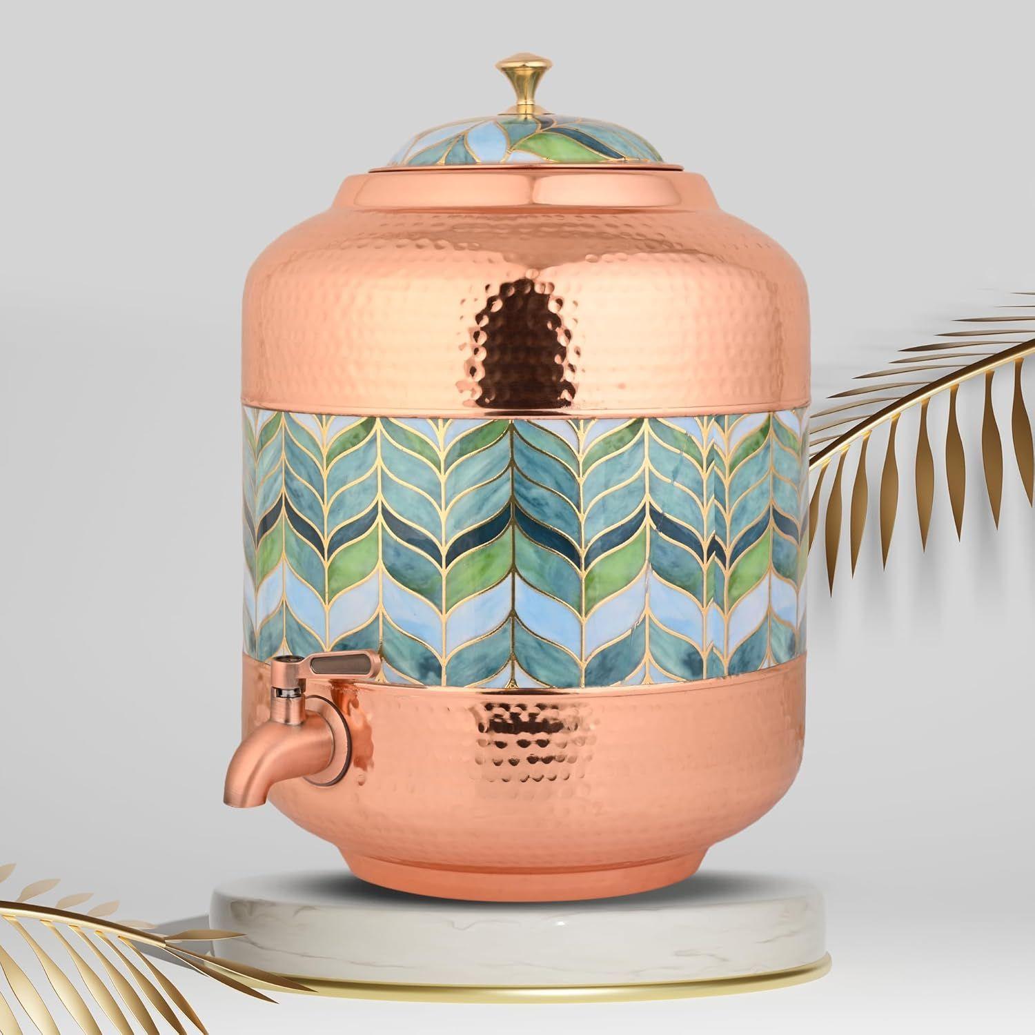 

Индийский медный диспенсер для воды Королевский зеленый и чеканные сосуды Матка с краном из нержавеющей стали Контейнер 11 литров