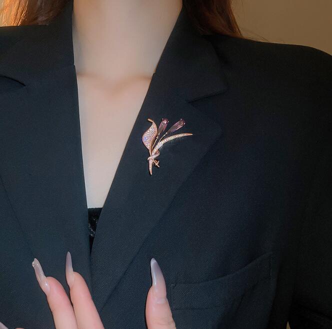 Luxury Lily Flower Brooches Women's Exquisite Crystal Bouquet Plant Corsage Pin Suit Jewelry Accessories