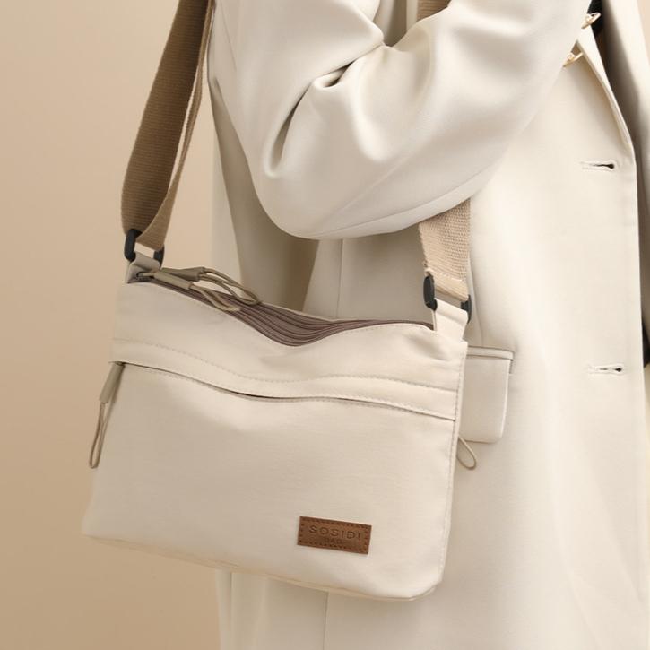 Nylon Leichte Mehrschichtige Großraum-Nylontasche, Damen Neue Lässige Wasserdichte Tragbare Modische Einzelne Schulter Umhängetasche Kleine Quadratische Tasche