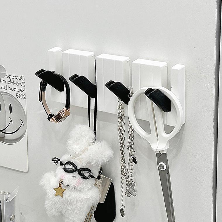 2PCS Piano Hooks Clothes No Punch Back Door Clothes Hat Key Hooks Entry Piano Keys Hats Bags Entryway