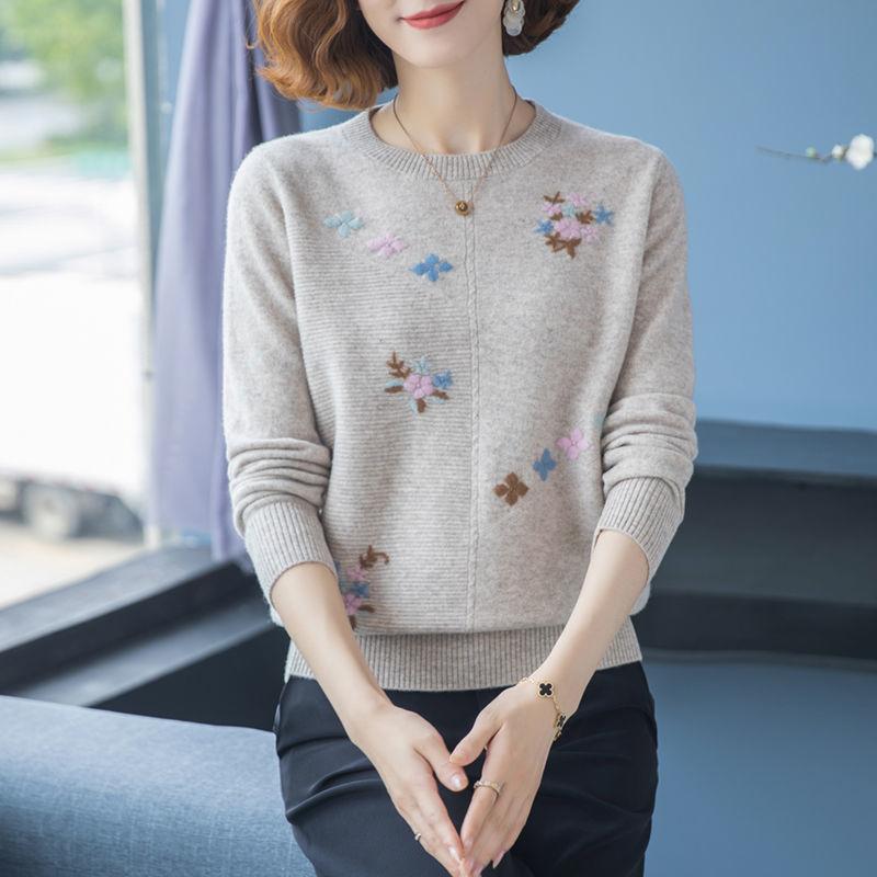 Autumn Winter New Fashion Embroidered Sweater for Women Short Style Mom Knitwear Elegant Design