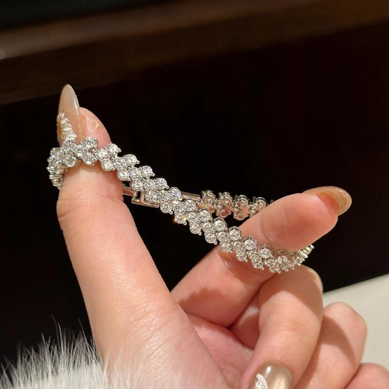 Elegant Heart Shape Bracelet Women With Full Zircon Rhinestone Embellishment Lightweight Luxury Layering Jewelry