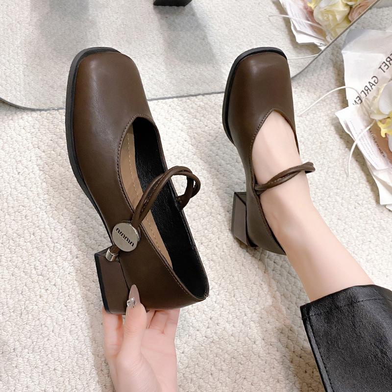 Versatile retro square head thick heel Mary Jane shoes women's autumn 2025 new shallow mouth word with medium heel single shoes women