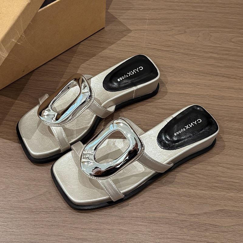

French temperament thick-bottomed one-word women s outer wear 2025 summer new metal buckle retro slope heel open-toed cool slippers 40 шампанского