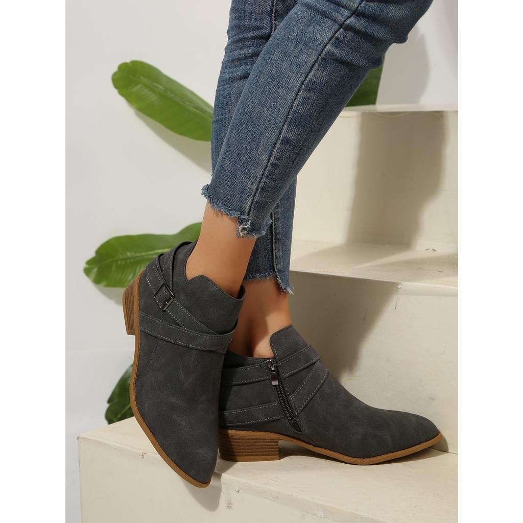 Neue Chelsea Boots in Übergröße mit spitzer Zehenpartie - Damen Stiefeletten mit Kreuzriemen, Seitenreißverschluss und mittelhohem Absatz