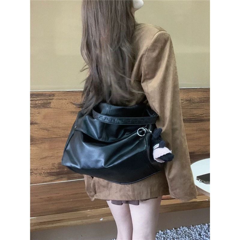 

Ранняя осень Новое поступление Большая вместимость Сумка-тоут для аэропорта Подходящая ко всему Повседневная Мягкая кожа Студенческая сумка для самоподготовки Сумка через плечо Black