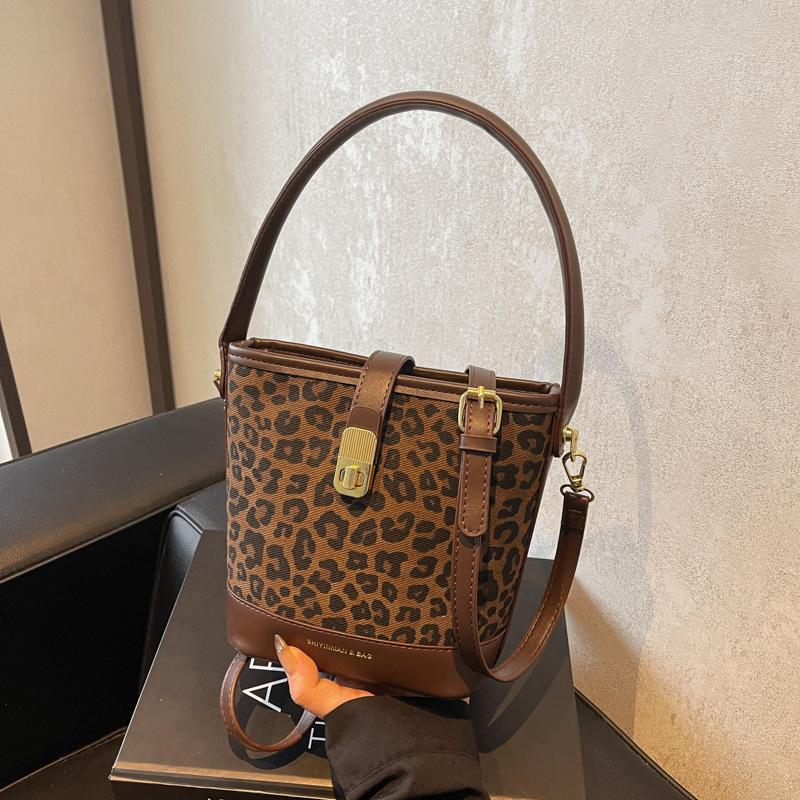 Bag Women's New Fashion Messenger Bag Versatile Casual Handbag