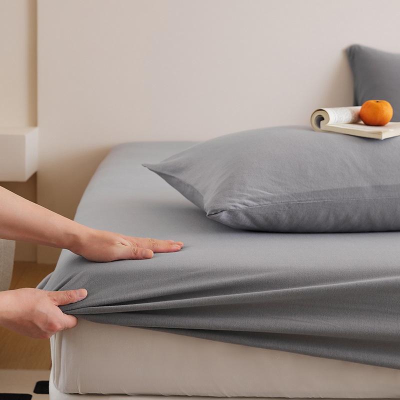 Waterproof Fitted Sheet Style Breathable Mattress Cover with Deep Pocket Noiseless Bed Cover for Kids Adults Pets, Machine Washable