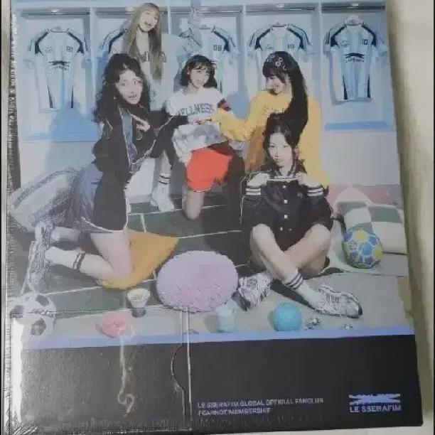 

LE SSERAFIM Фан-клубный набор - Запечатанный