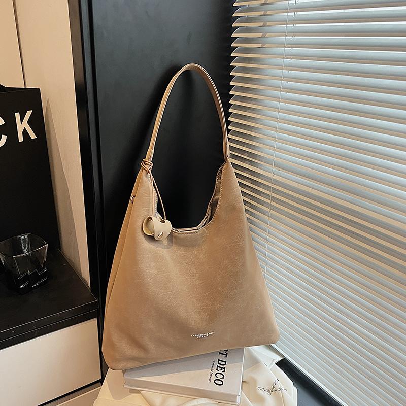 Commuter retro matte bag autumn and winter new fashionable large-capacity shoulder bag going out tote bucket bag