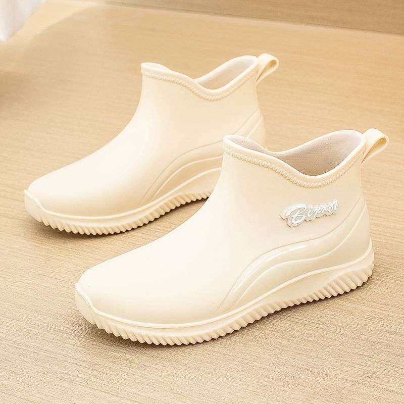 Sapatos de chuva da moda para homens e mulheres usam sapatos de água de cano curto, sapatos de borracha de cano baixo resistentes ao desgaste, quentes para casal, sapatos impermeáveis e antiderrapantes