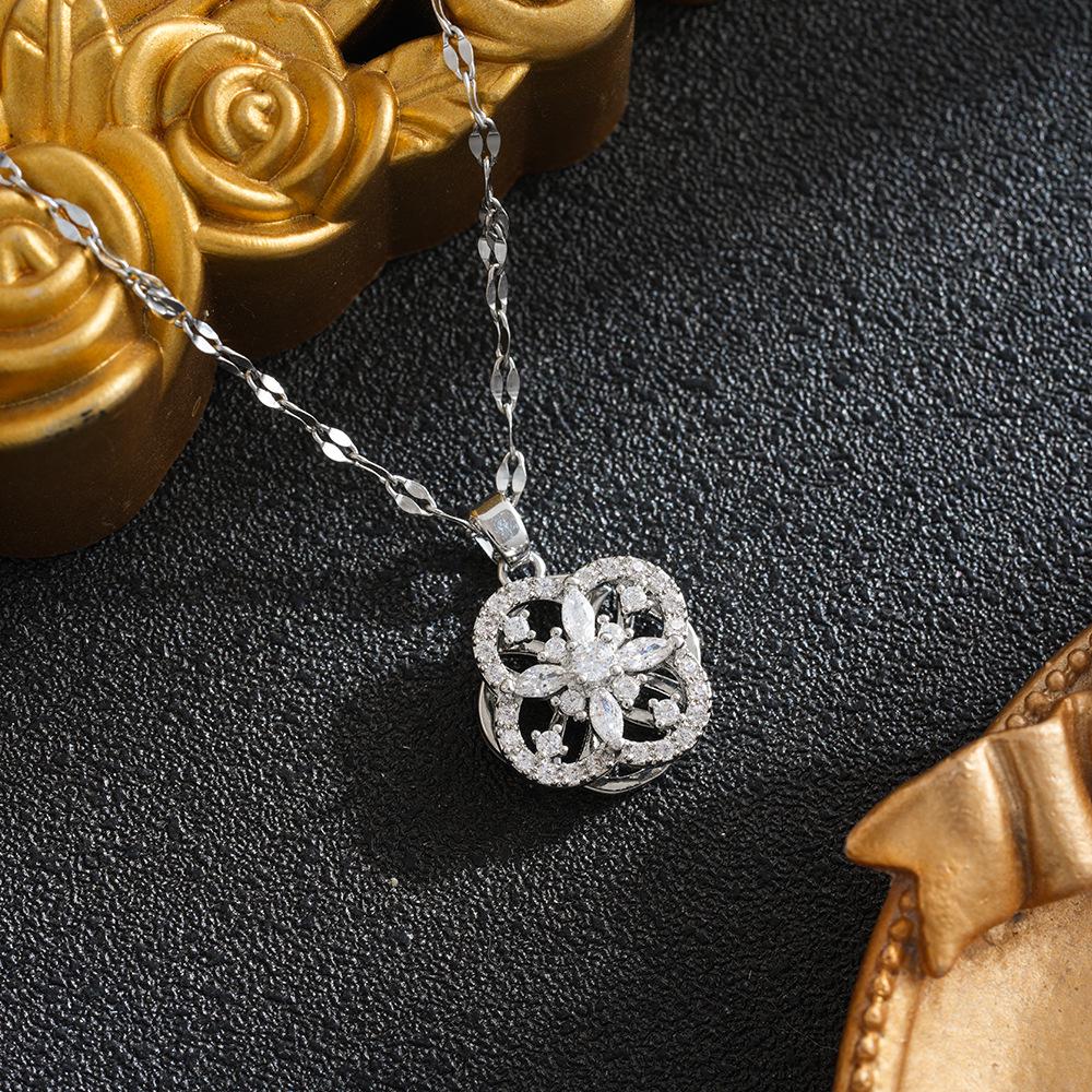 Copper Zircon Four-Leaf Clover Pendant Necklace – Elegant European & American Luxury Design