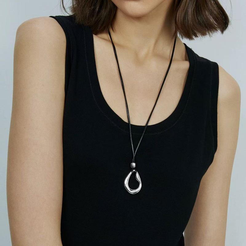 75cm Verstellbare Geometrische Schwarze Leder Choker Halskette für Damen - Grenzüberschreitender Schmuck