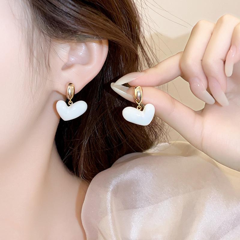 New Vintage Heart Drop Earrings Baroque Pearl Earrings Gold Color Round Earclip Women Temperament Elegant Jewelry Party Gifts