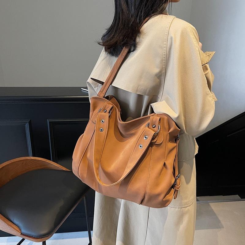 Niche design casual versatile tote bag women's new autumn and winter large-capacity shoulder messenger commuter bag