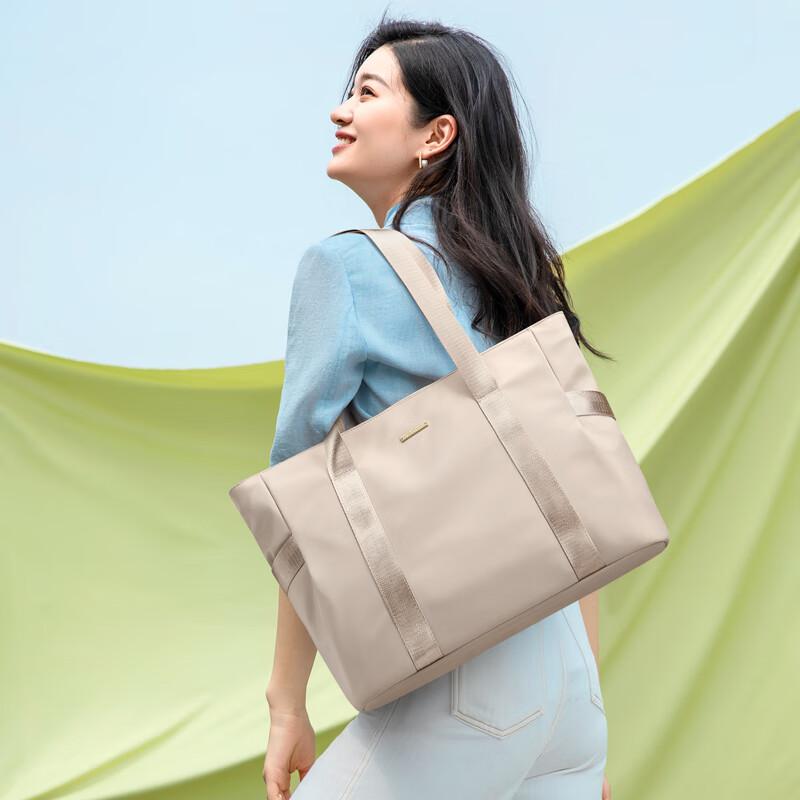 GOLF Shoulder Bag, Handbag, Versatile Commuter Tote Bag, 16-Inch Laptop Bag, Apricot Color