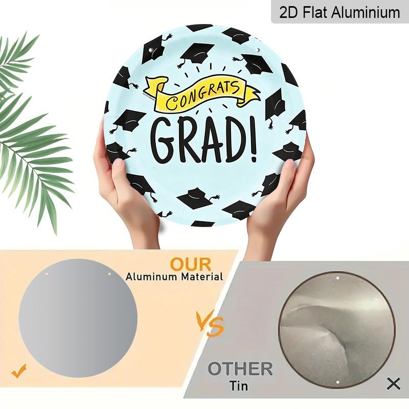 2D flaches Aluminium-Wandbehang zum Thema Abschlussfeier, in verschiedenen Größen erhältlich, mit einem hellblauen, handbemalten Abschlusskappen-Design, was es zu einem