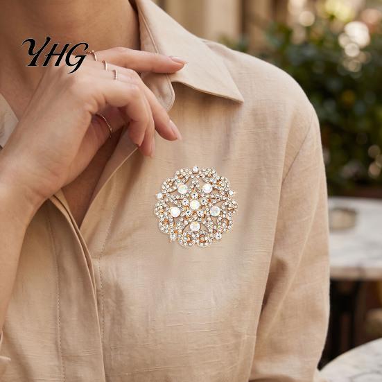 Wedding Party Jewelry Hollowout Star Rhinestone Brooch for Women, Dainty Decorative Lapel Daily Wear Pin, Sparkling Accessory