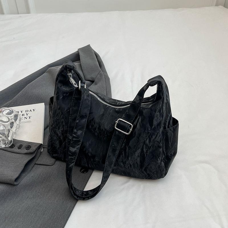 

Простая косая сумка-тоут большой вместимости женская 2025 весна новая модная повседневная сумка через плечо для通勤