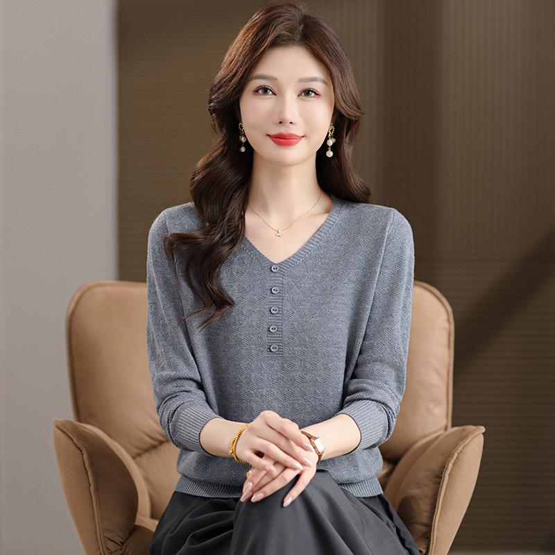 2025 Early Autumn Women's Korean V-neck Knitwear: Slimming Long Sleeve Solid Color Short Sweater
