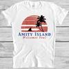 Camiseta Amity Island te da la bienvenida 2494 Tiburón Retro Vintage Genial Regalo
